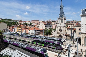 5 juin 2014. Tram-train Alstom en gare  de Lyon Saint Paul.